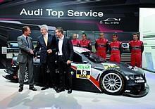 Peter Schwarzenbauer, Vorstand Marketing und Vertrieb der AUDI AG, und Bernd Hoffmann, Leiter Vertrieb Kundendienst und Original Teile, präsentierten auf der Automechanika die Audi Top Service Strategie sowie Innovationen für das After-Sales-Geschäft.